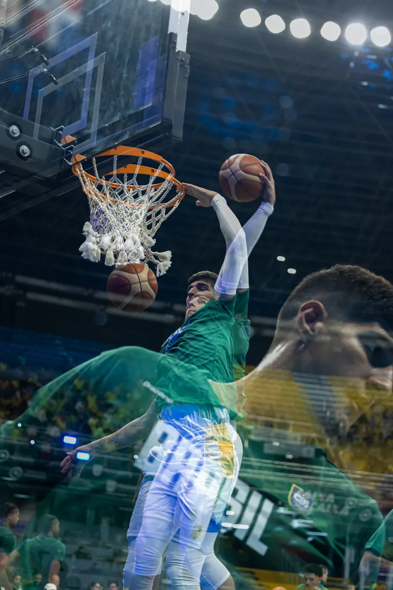 Multiple exposure of a warm-up dunk