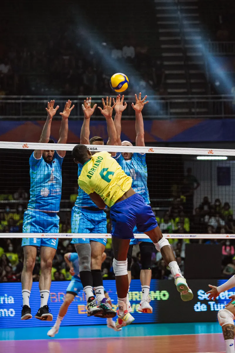 Triple block at the net